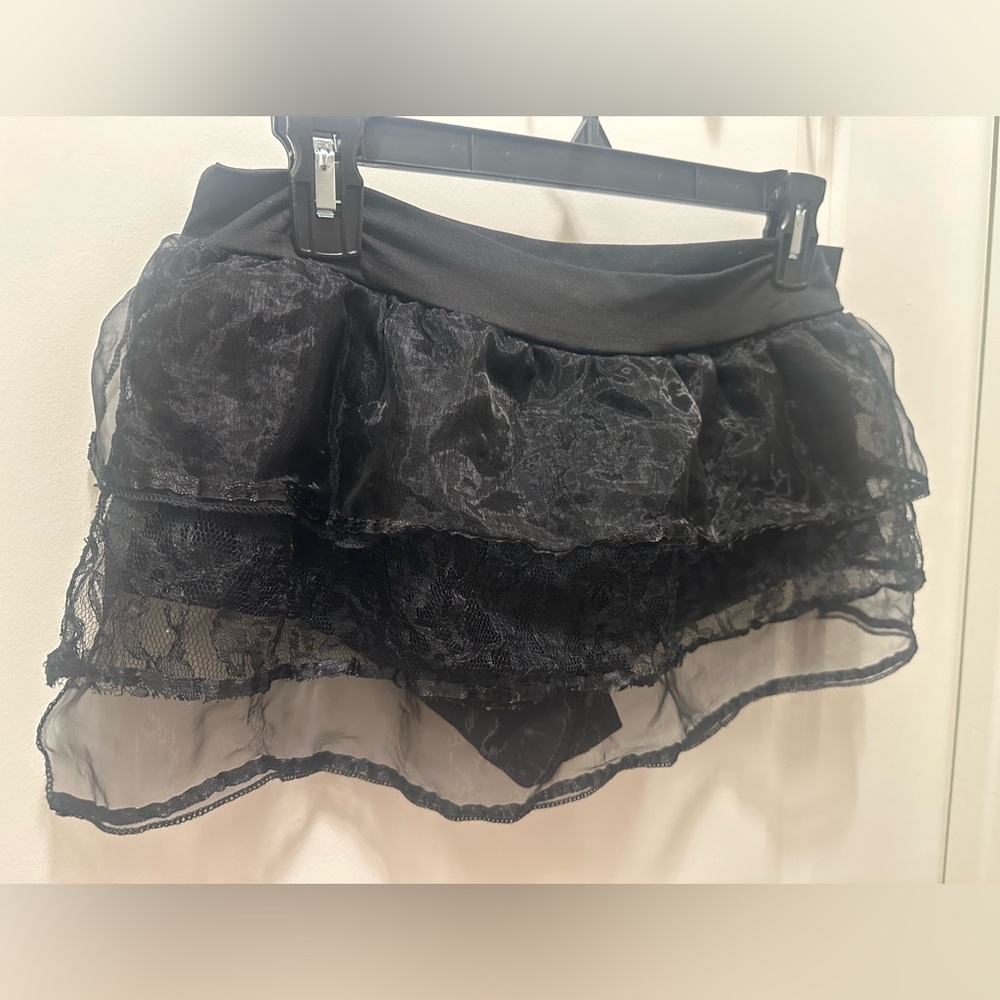 BLACK Y2K RUFFLE LACE SKORT π€ - Picture 6 of 6
